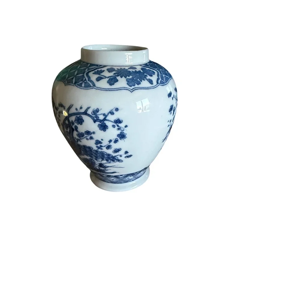 Vintage Blue and White Porcelain Ginger Jar Peacock Floral Chinoiserie Vase 6in